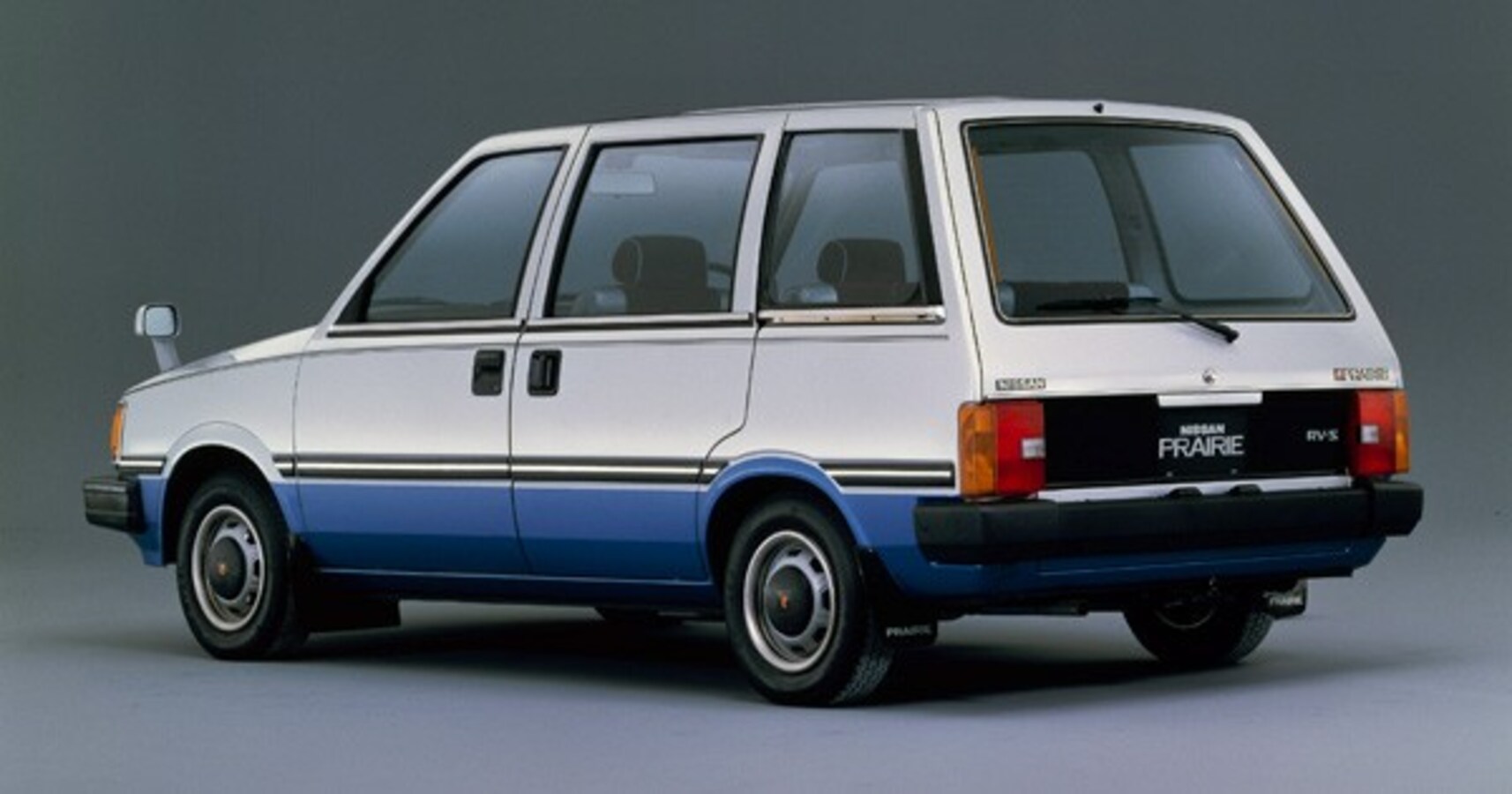 中年名車図鑑 初代 日産プレーリー 国産ミニバンの草分け的モデルが 発売当時 ミニバン を名乗らなかった理由 Citrus シトラス