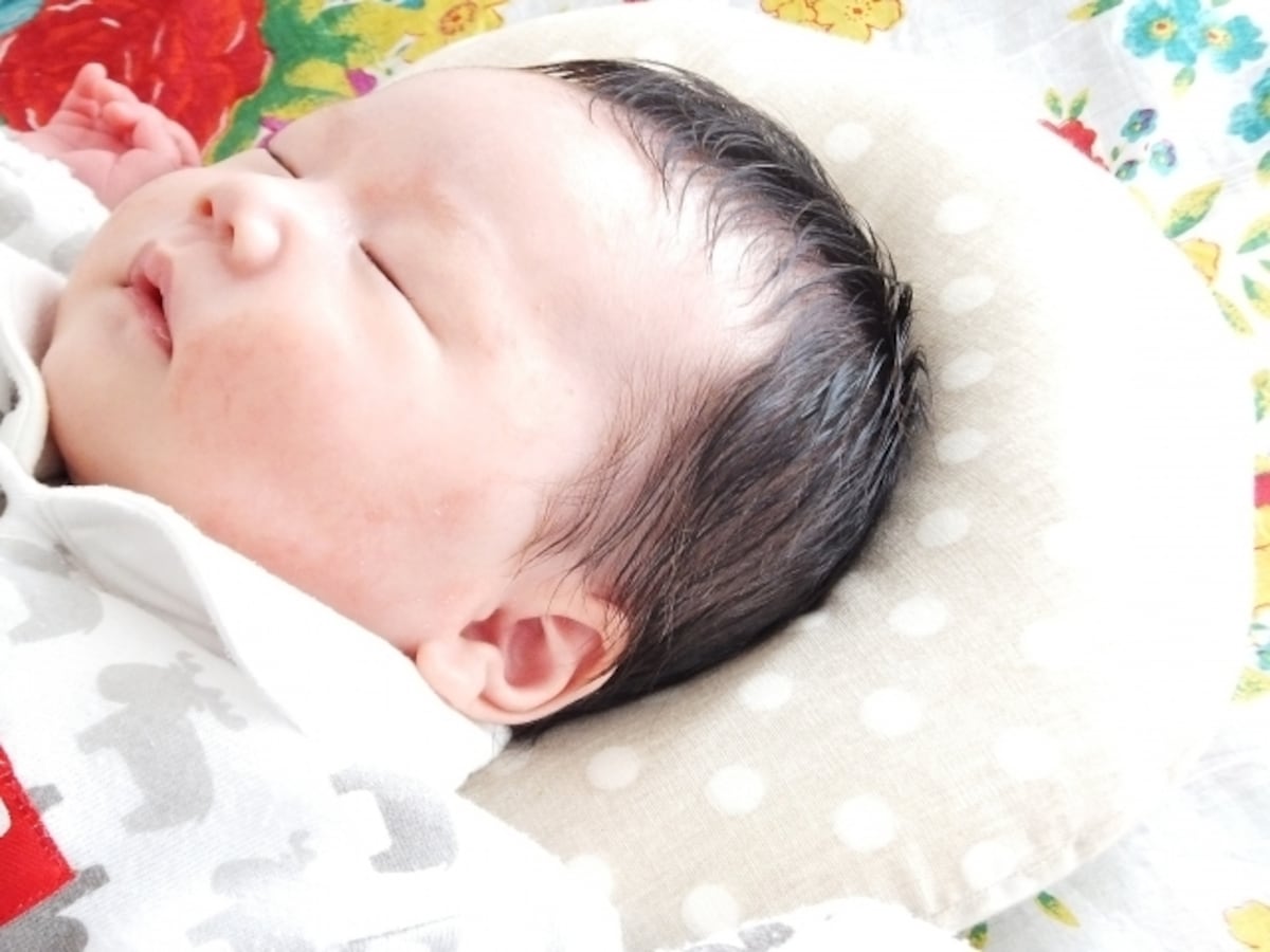 赤ちゃん枕の選び方とおすすめ 絶壁にならず頭の形を良くする方法 All About オールアバウト