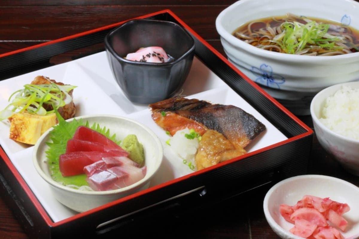 今日は疲れたから外食にする？便利だけど、お財布も気になるところです……