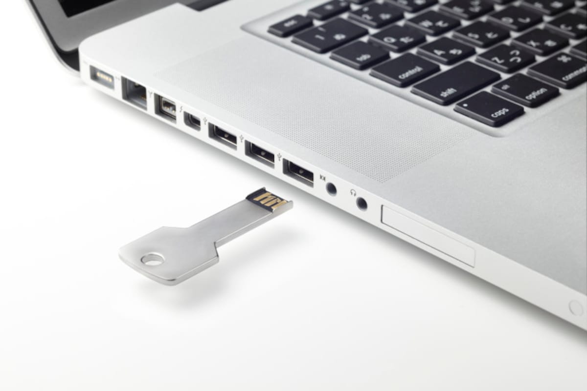 パソコンに無線LANが内蔵されていないときは子機が必要