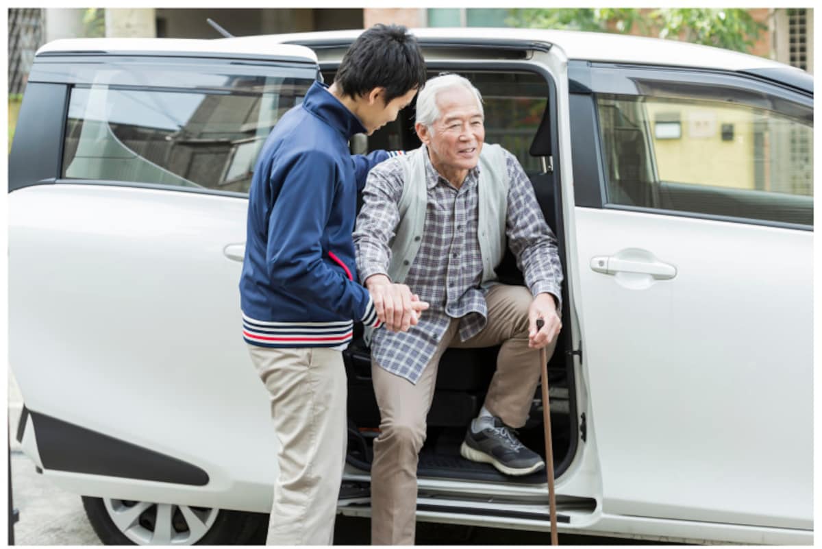 公的介護保険の居宅介護サービスには、看護、リハビリ、入浴、ショートステイなど多種で、確定申告で医療費控除も受けられる。