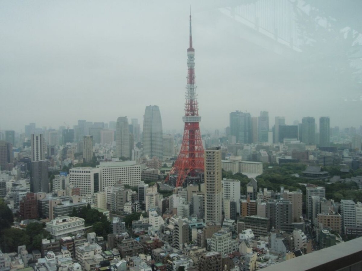 屋上のティアラデッキから東京タワー方向を望む