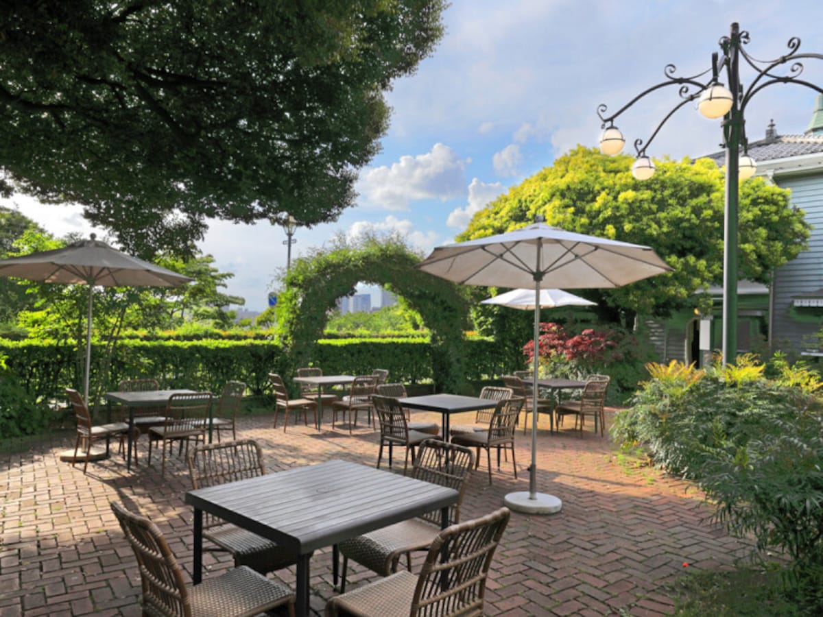 山手十番館の庭園で楽しむ、夏季限定のビアガーデン(画像提供:山手十番館)
