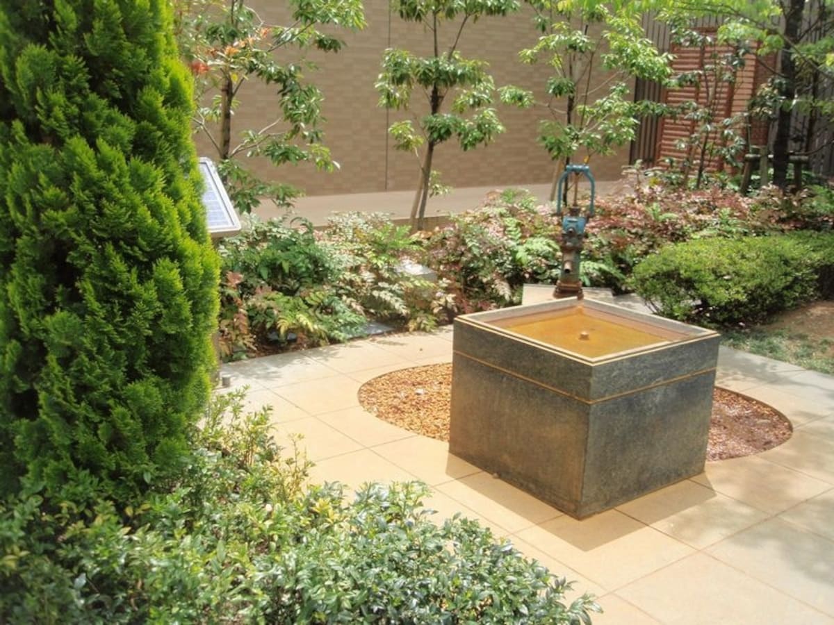 ちょっとしたベンチなども街区内に配置undefined憩いのスペースが豊富だ