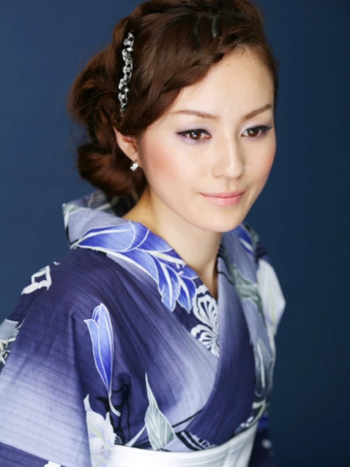 パープルの切れ長な目元が特徴の浴衣美人メイクです！