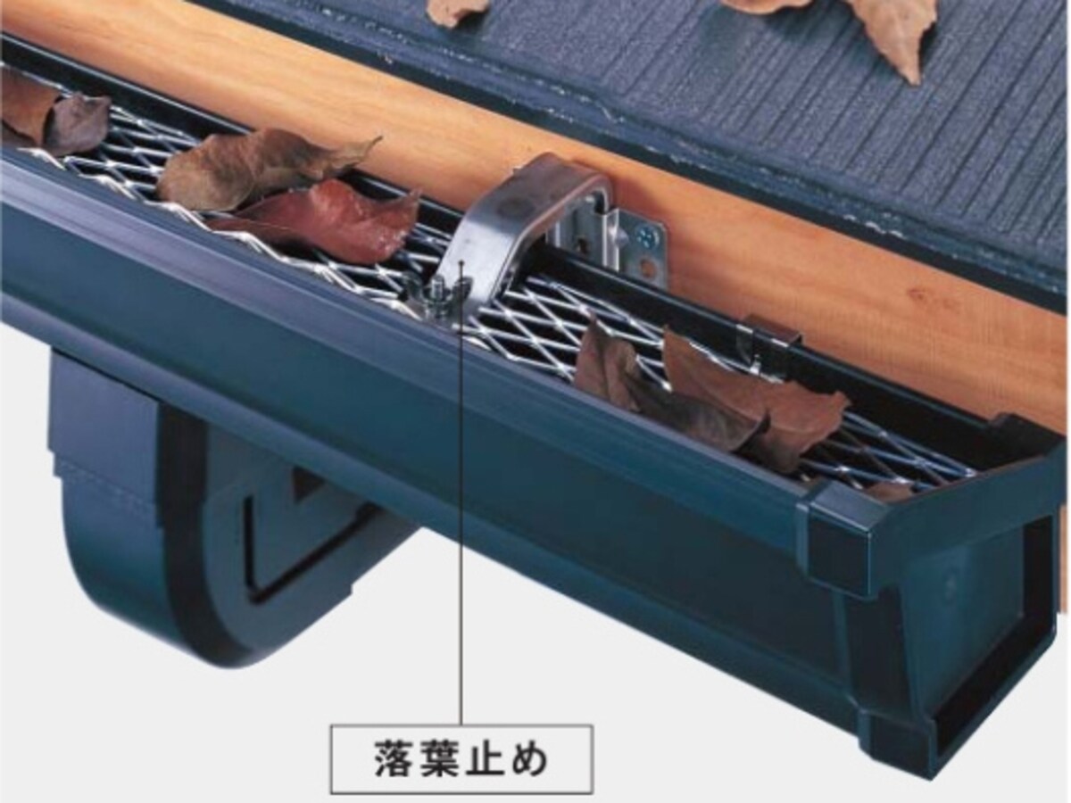 落ち葉がたまるのを防ぐアルミメッシュ。強度の雨にも対応でき、取りつけも簡単。 [落葉止め]　 　ケイミュー