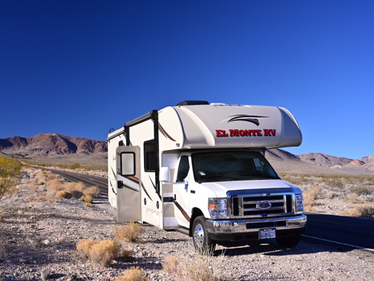 アメリカの大自然を旅するのにぴったりのキャンピングカー。（協力：El Monte RV）