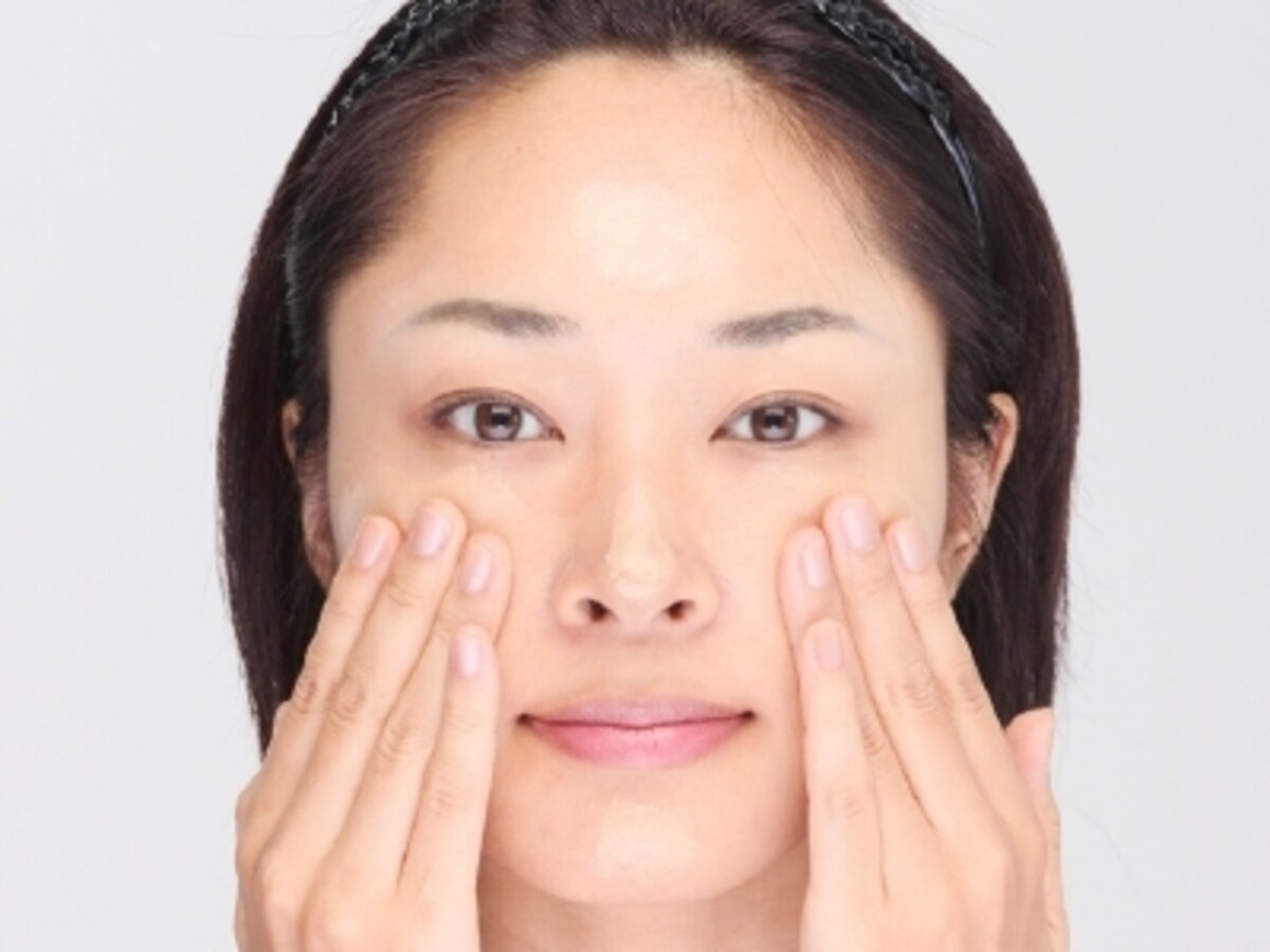 置くときの分量は、頬:6、額:2、鼻先:1、あご:1を目安に。