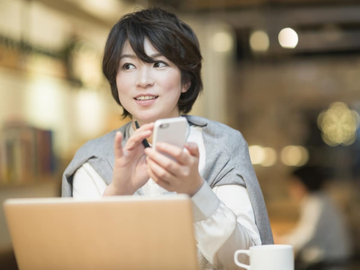 グレーは上品な色ですが、着こなし方を間違えると“枯れ女”になってしまうことも！？