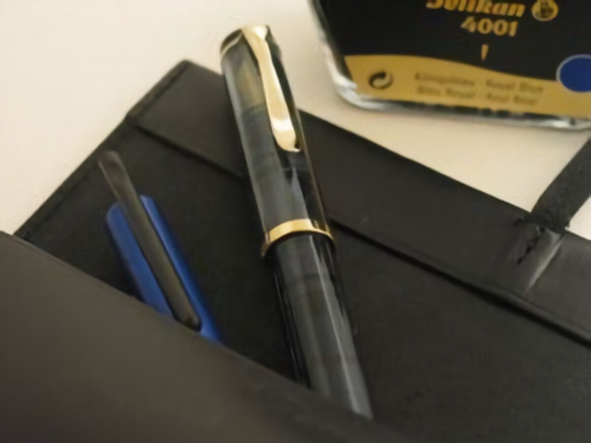万年筆『M200 スケルトン』、ボールペン『Tipo』、『cyproduct ペンケース紐』