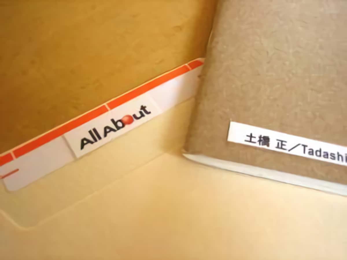 ロゴをシールにしてファイルの見出しに貼るとぐっと引き立ってくる