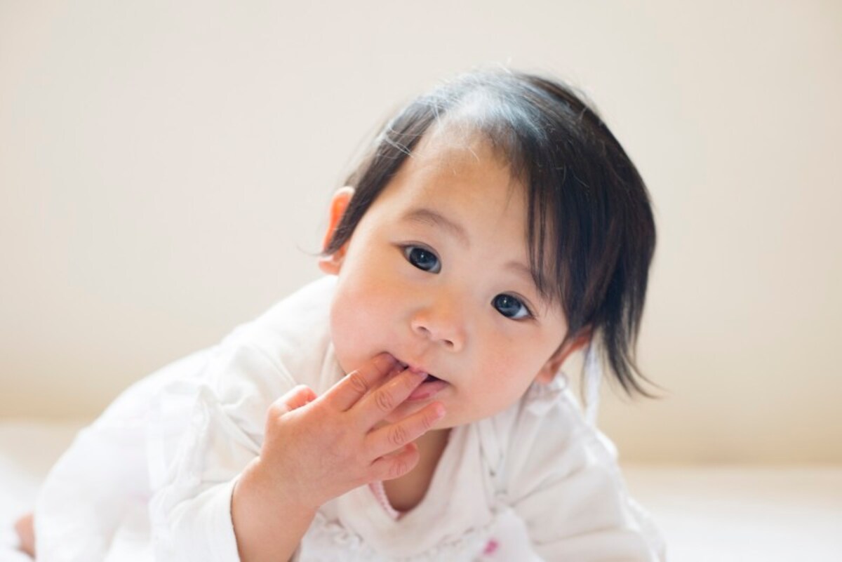 ～3歳を過ぎると自然に指しゃぶりは減少するのですが、そうならない場合、原因を考えましょう