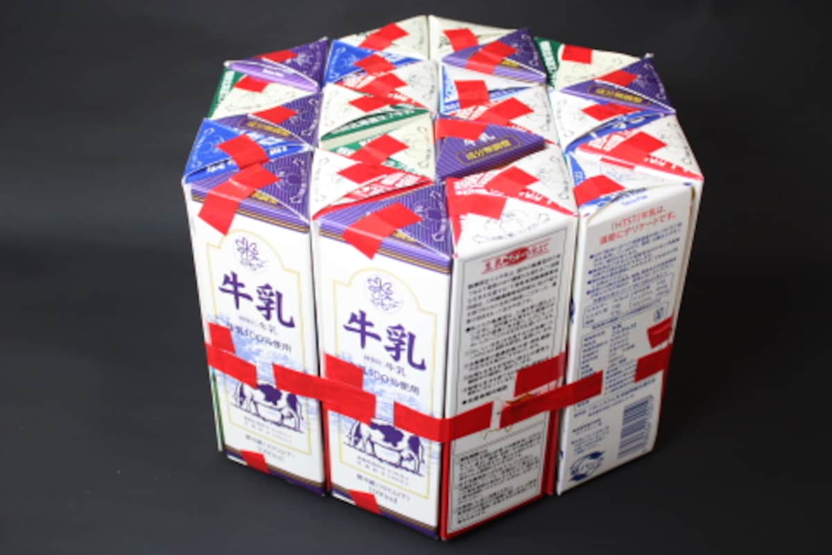 画像のようにぎゅーっとくっつけて、テープで仮止めします。