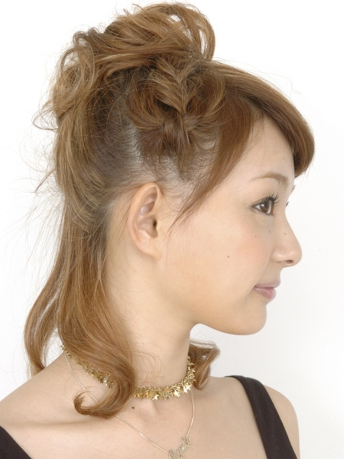 高めの位置にボリュームをもってくると華やかになる