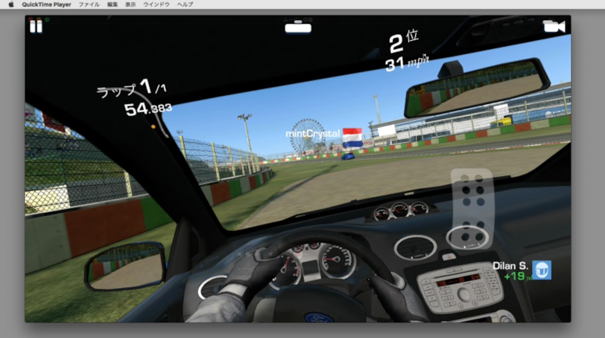 iPhoneが横置き画面になれば、QuickTime Playerの画面も自動的に横向きになります。画面と操作のズレが僅かにありますが、レースゲームなら普通に楽しめる反応速度です（クリックで拡大）