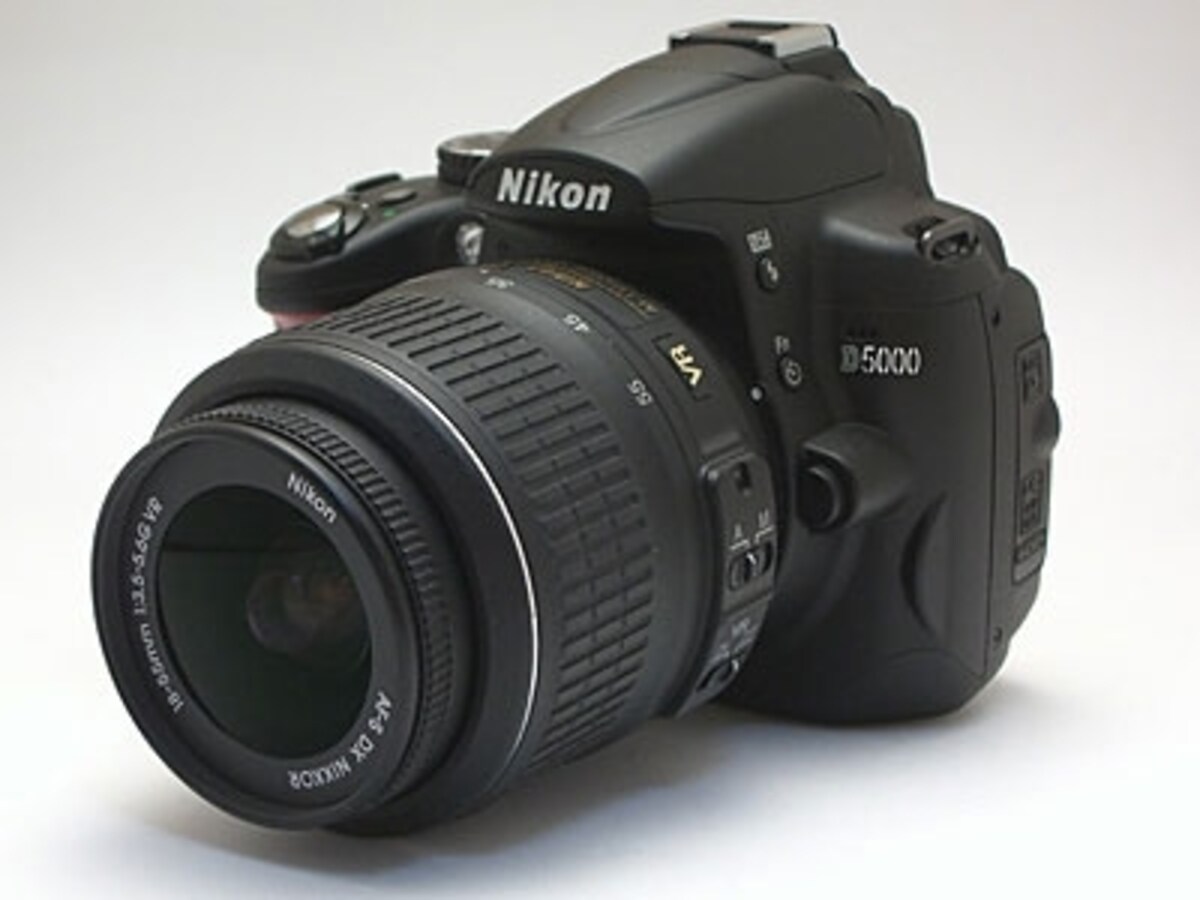 D5000はエントリークラスよりも上、中級機よりも下という絶妙な立ち位置の製品だ。