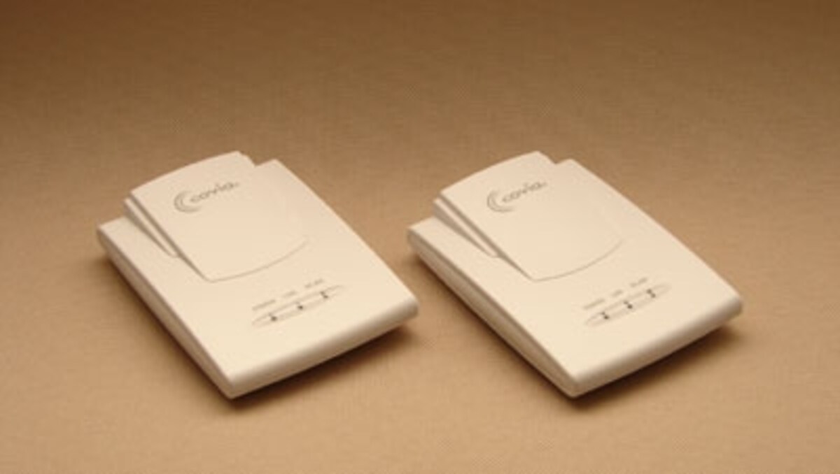 CMR-110のパッケージには1組（2台）が同梱されていて、親子となるようペアリング設定が済まされている。