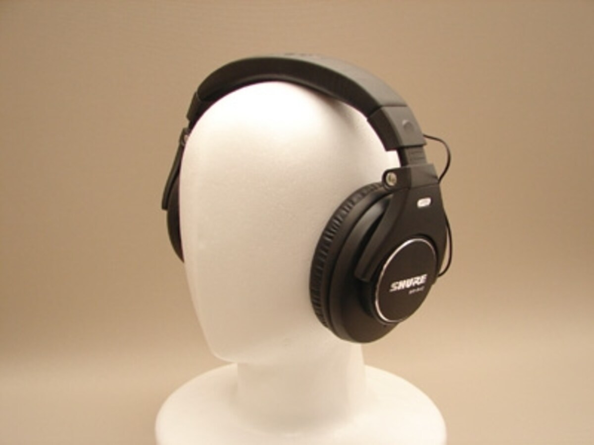 SHURE SRH840の装着イメージ。