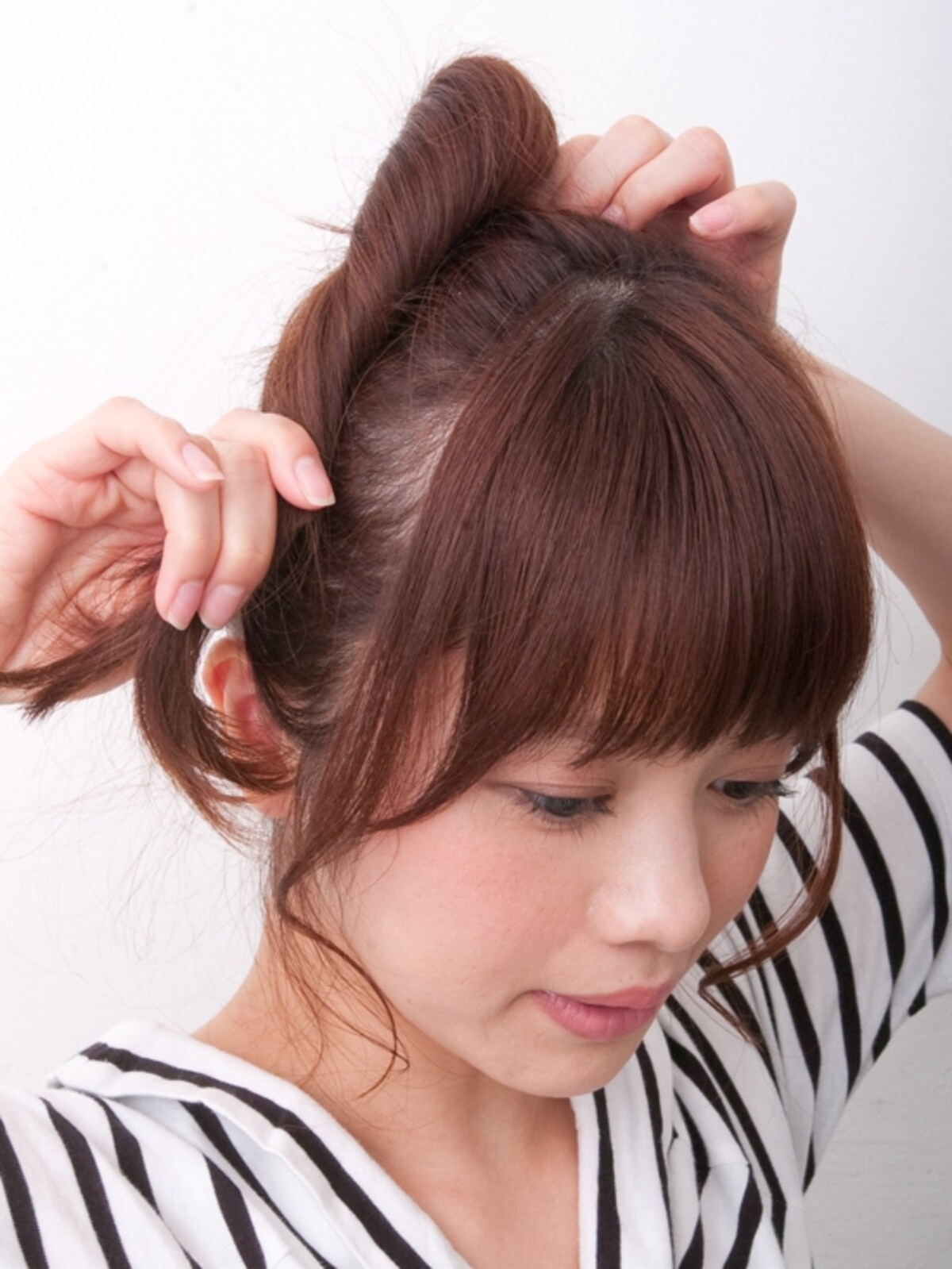 毛束をねじりながら時計回りに巻きつける