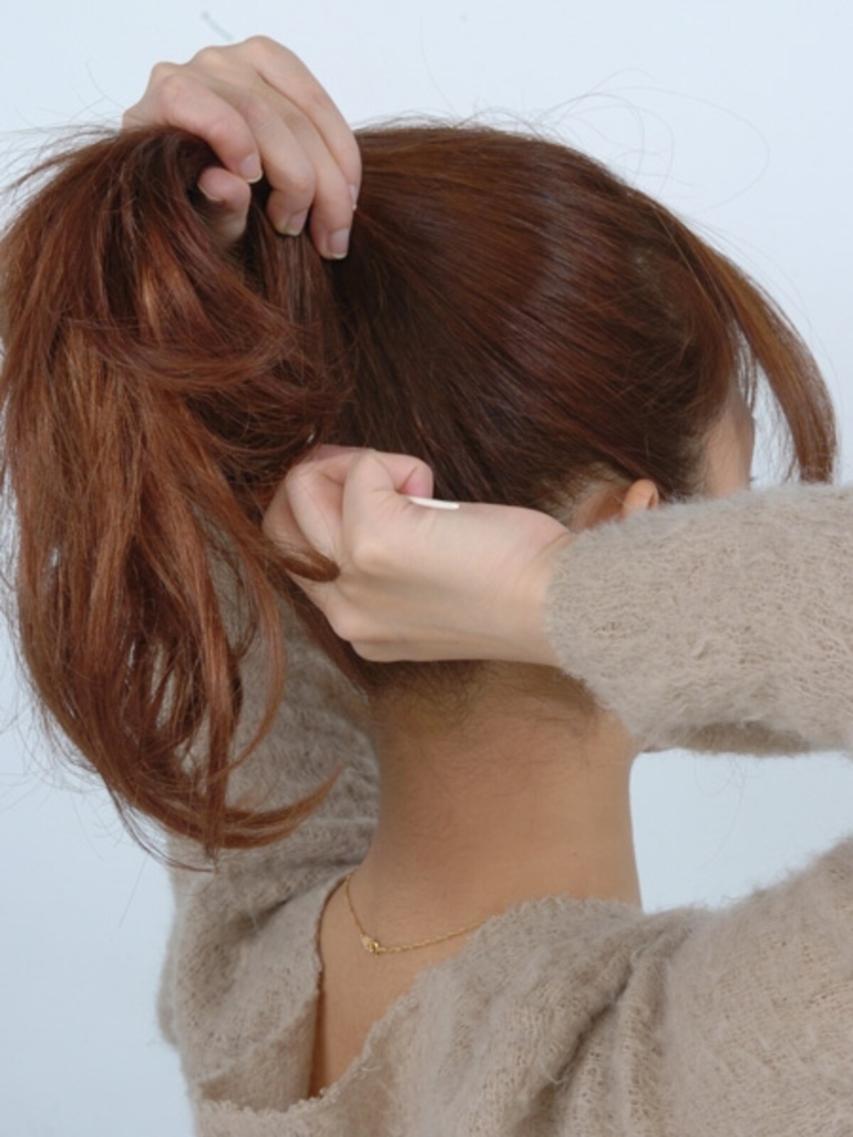 位置を決めたらブラシを使いながら面を整える
