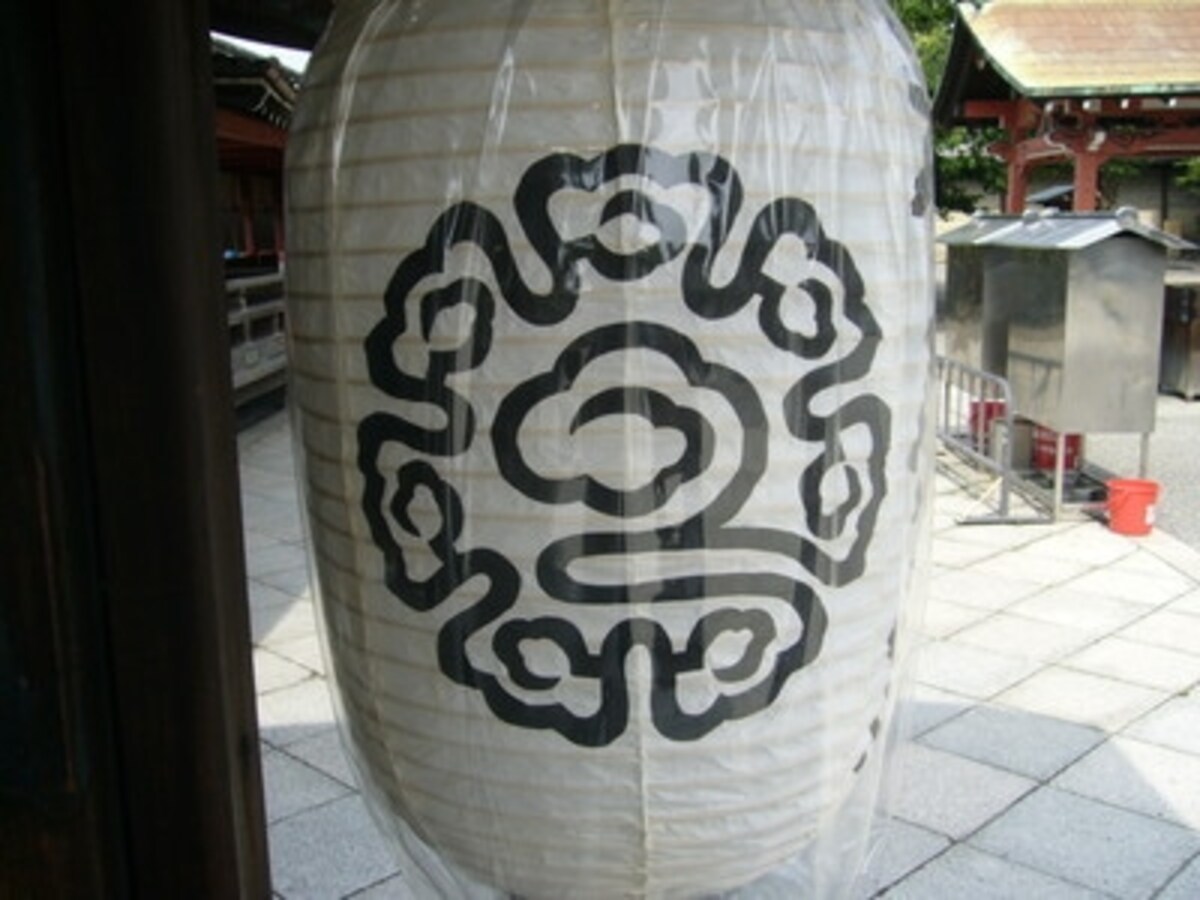 東寺でよく見かけるこのマークの意味は？