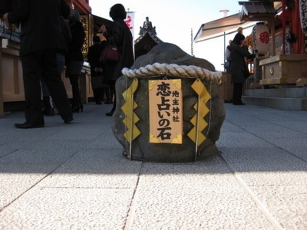「恋占いの石」の伝説に、ぜひチャレンジしてみてください