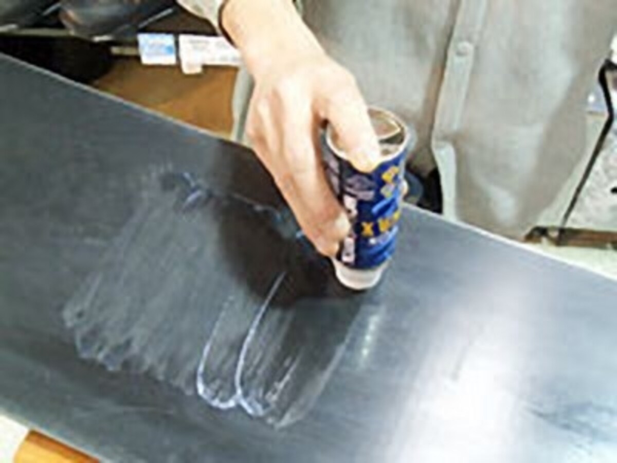 ソール全体に塗り広げましょう