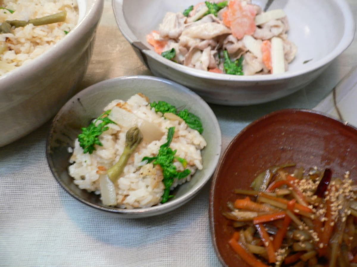 うど料理といえば天ぷらや酢味噌和えが定番ですが、ほかにも手軽なメニューがたくさんあります。