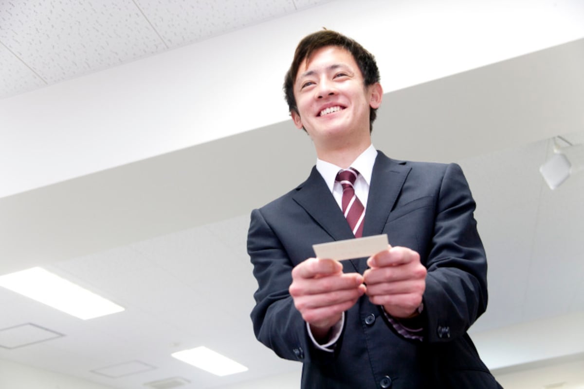名刺はその人の分身のようなもの。そう思うと扱い方がわかります