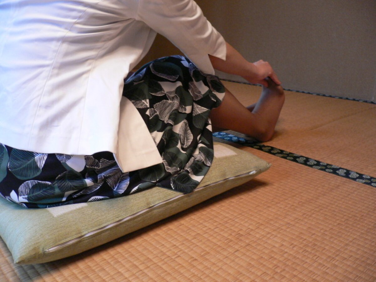 人前でこの格好は…ＮＧ！