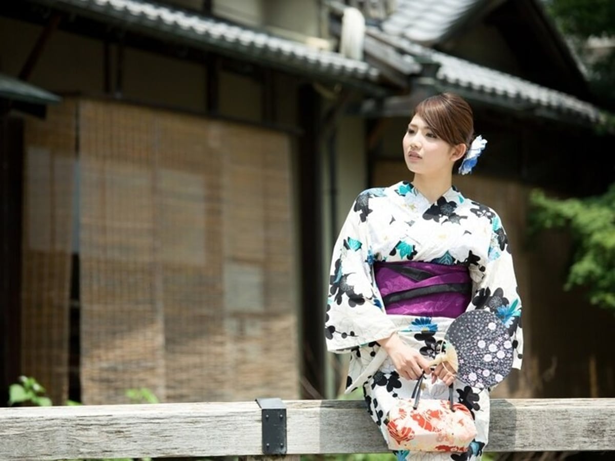 女性浴衣の着崩れの直し方