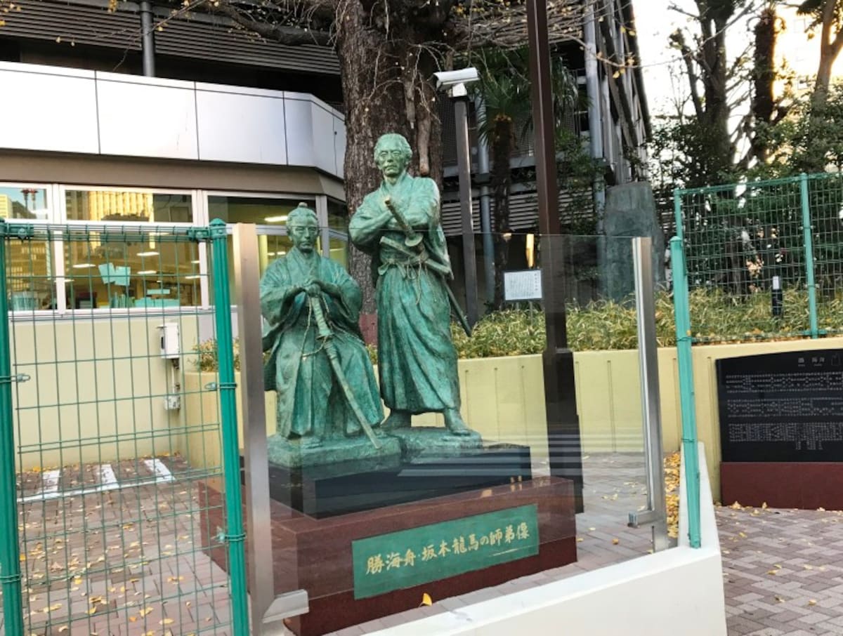 新設された龍馬像