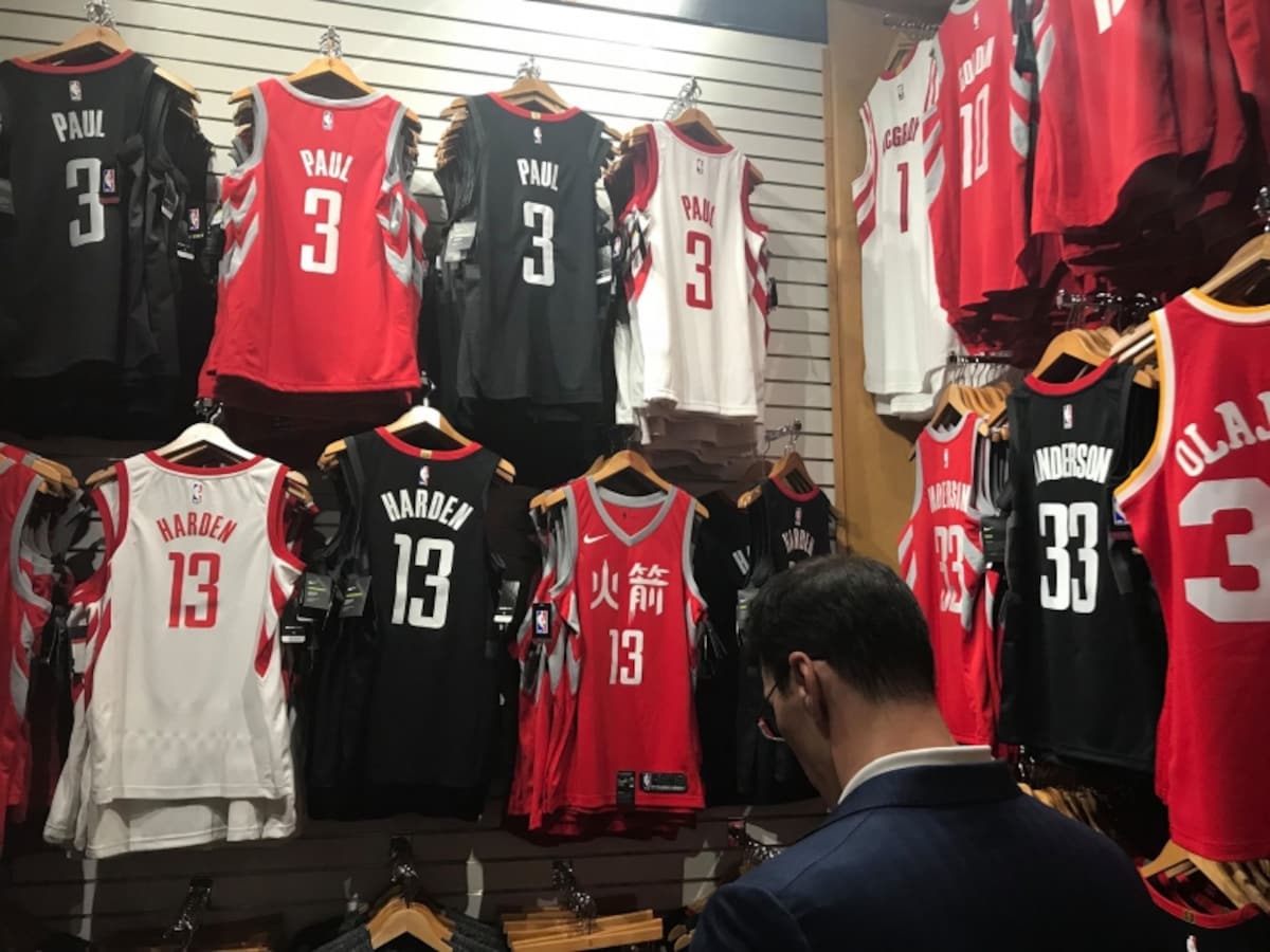 試合前のギフトショップは人で溢れているので、少し早めに現地へ！