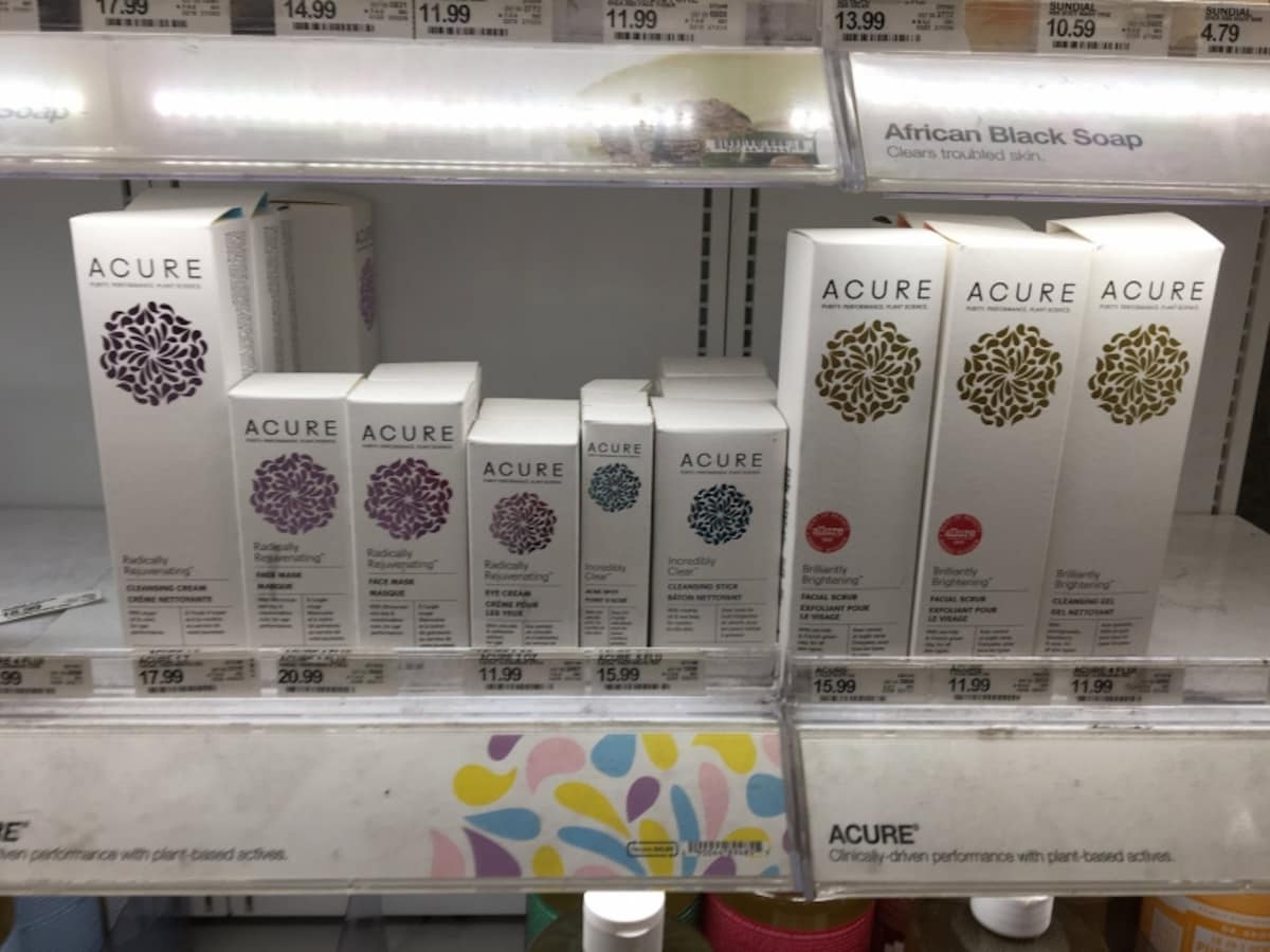 アキュレのスキンケア用品はすべて自然のものでできていて口に入れても安全とのこと