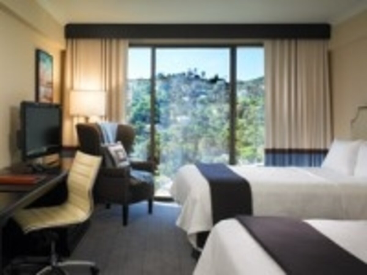 ユニバーサルスタジオまで徒歩圏内！(C)Sheraton Universal Hotel