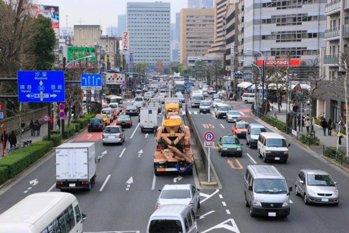 交通量の多い幹線道路に面していると夜中でもうるさい可能性が