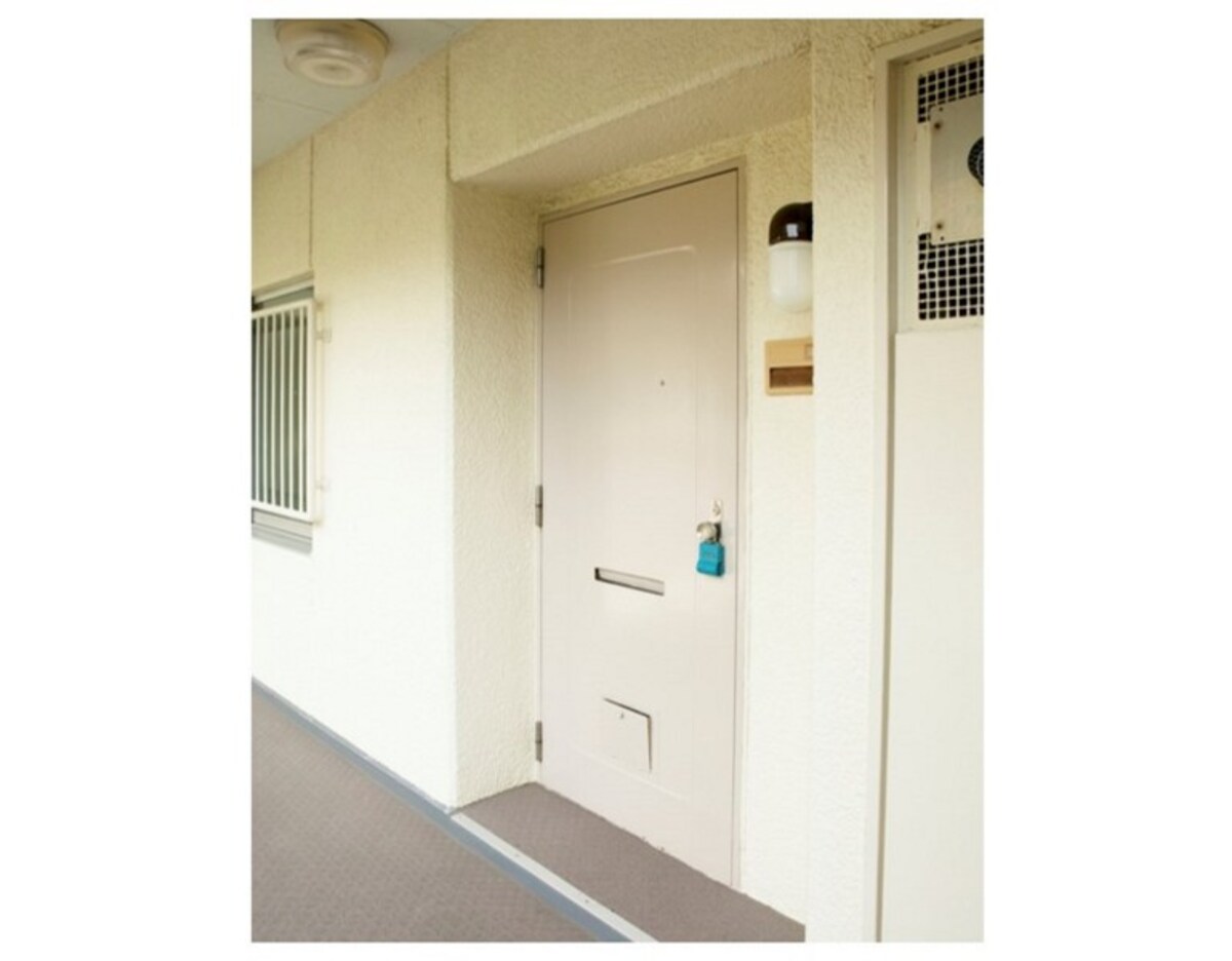 マンションの外廊下側の玄関扉の色は変更できる？できない？