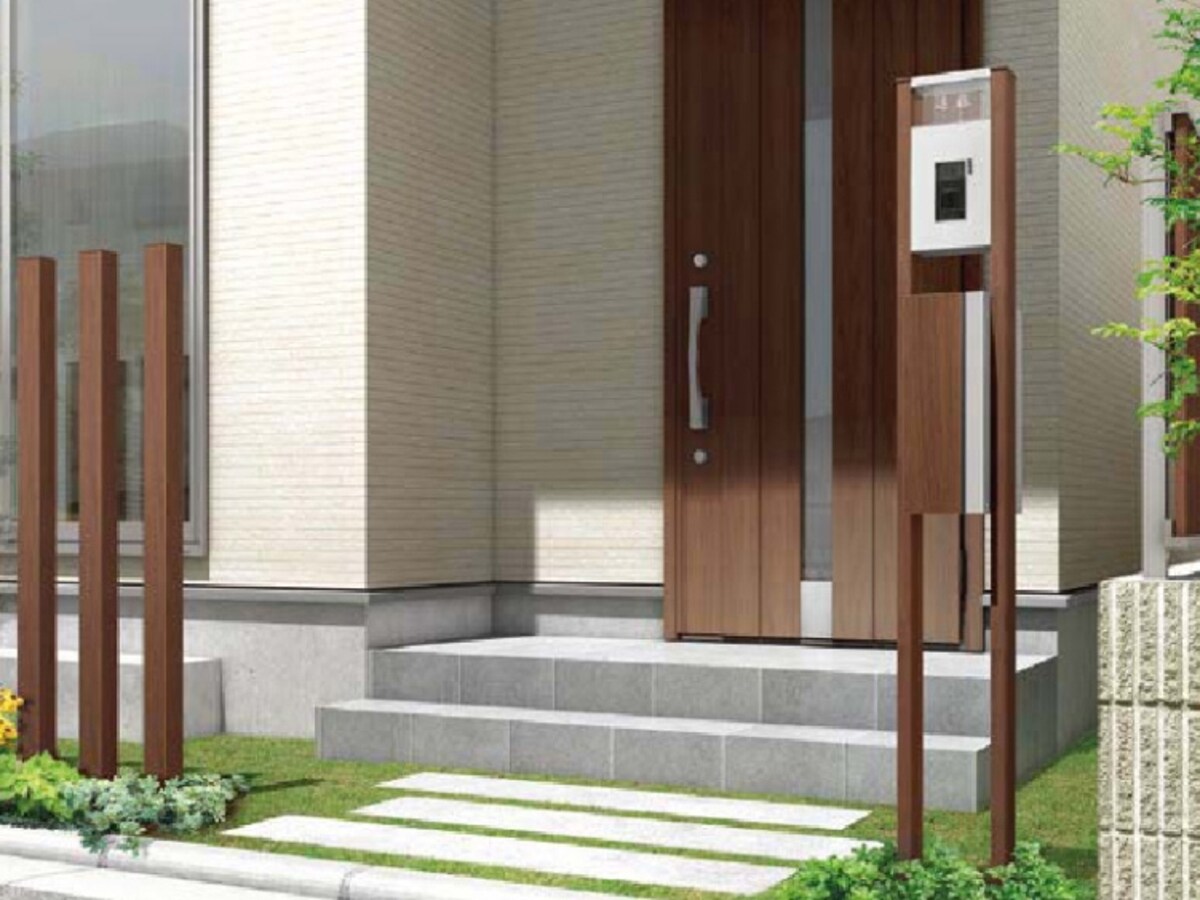 縦型ポスト、ドアホンなども組み込んだすっきりとした機能門柱。上部部分にガラスやアクリルなどの表札を組み込むことができる。[ファンクションユニット　アクシィ2型]