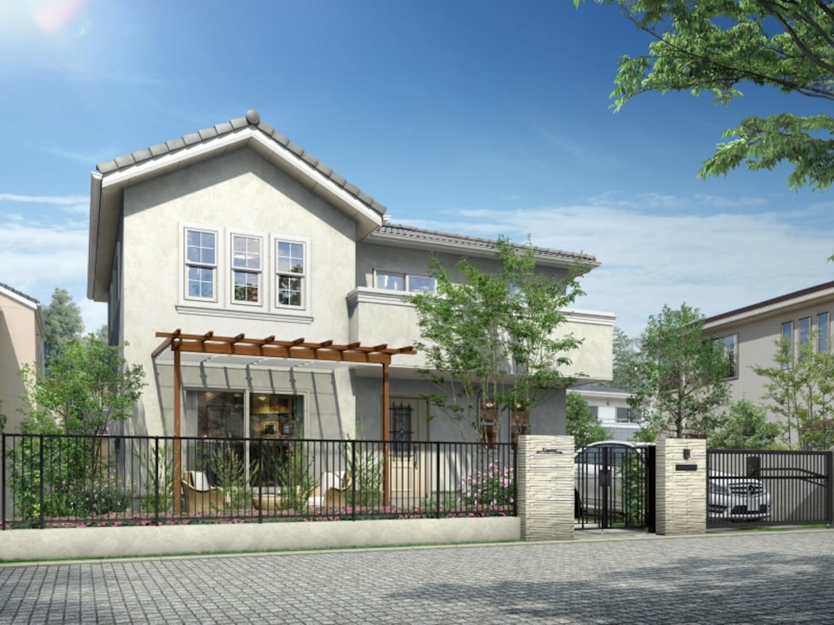 外観デザインにも馴染む、ナチュラルな雰囲気の屋根を設けた開放的なテラスプラン。［木調テラス屋根　サザンテラス］YKK AP http://www.ykkap.co.jp/）