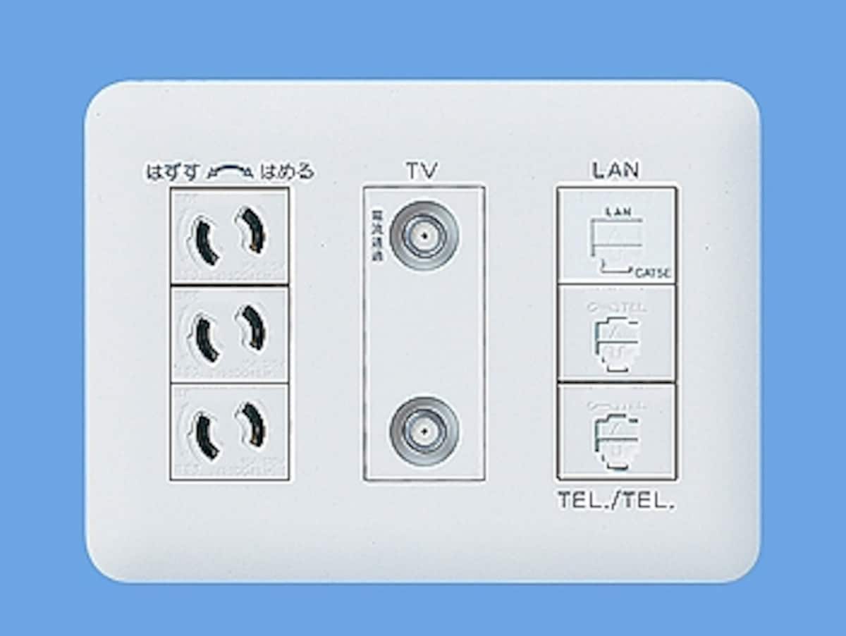 インターネット、テレビインターネット、テレビ、電話を利用するためのコンセント。1ヵ所からまとめて配線できるので、コードやケーブルが目立つことない。[マルチメディアコンセント　WTF34445W]　パナソニックエコソリューションズ　http://sumai.panasonic.jp/、電話を利用するためのコンセント。1ヵ所からまとめて配線できるので、コードやケーブルが目立つことない。[マルチメディアコンセント　WTF34445W]