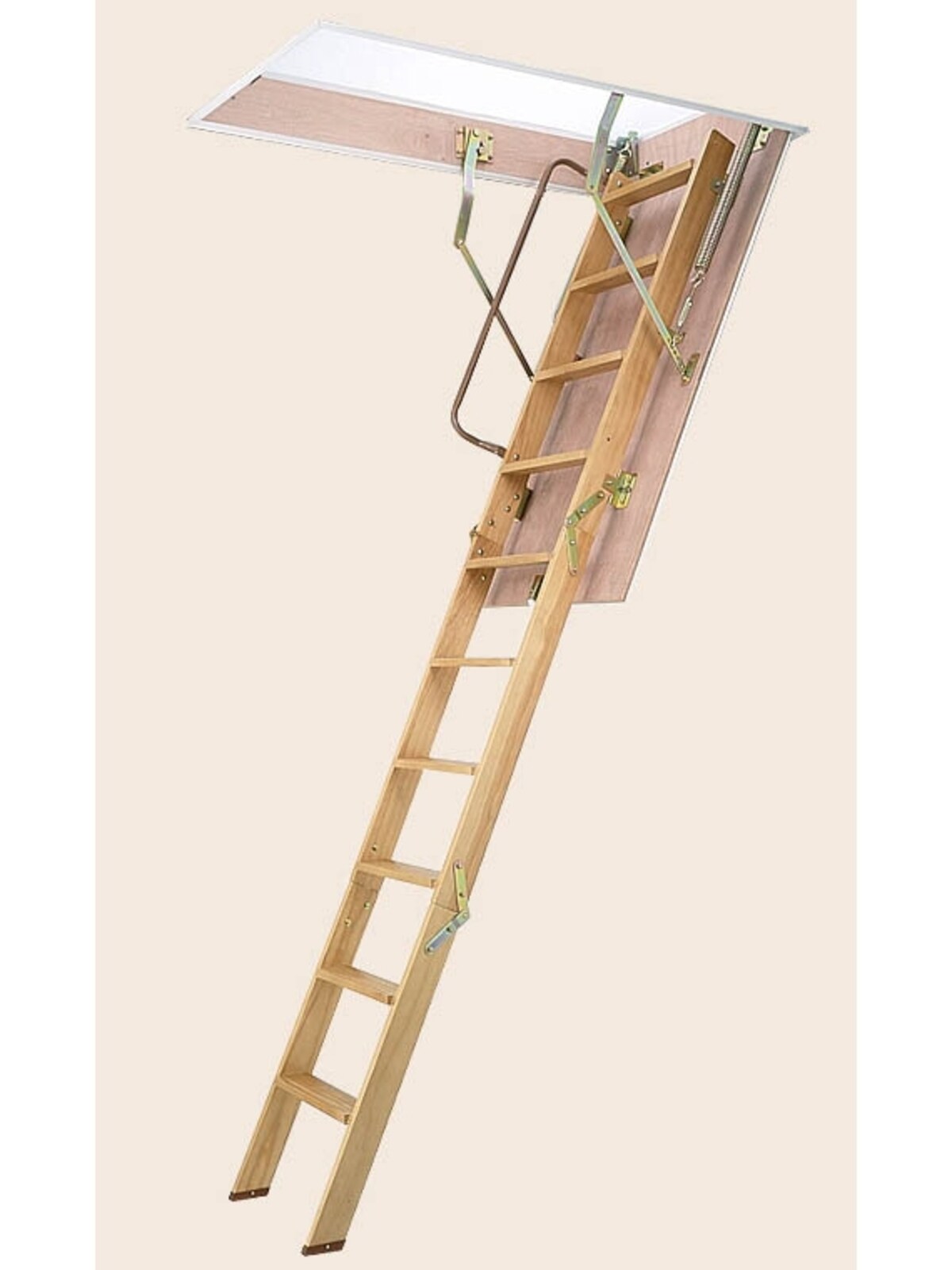 小屋裏収納に設けられるケースが多い収納式のはしご。操作性などはショールームで確認したい。[屋根裏はしご]　LIXIL http://www.lixil.co.jp/