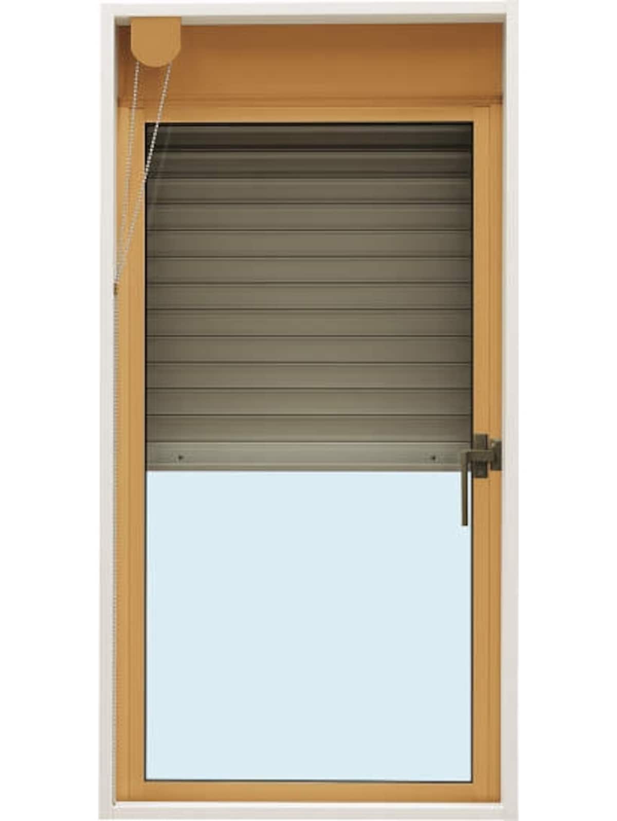 窓を閉めたまま室内側から手動で操作可能な小窓専用のシャッター。[内部操作シャッター 06013 内観ナチュラル ※半開] 内部操作シャッター 06013 内観ナチュラル ※半開]