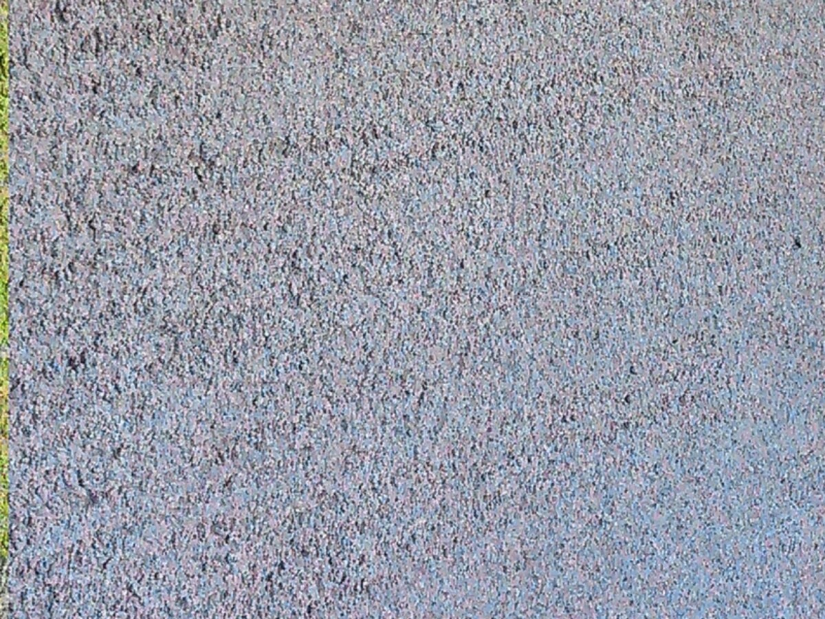 　素材だけでなく仕上げの方法によってもさまざまなイメージを生み出すことができる自然素材の外装