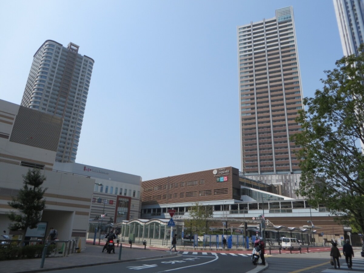 駅と商業施設