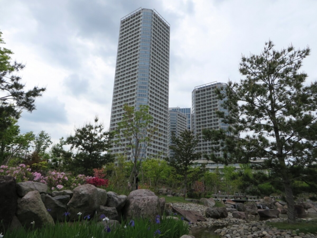 日本庭園とタワー