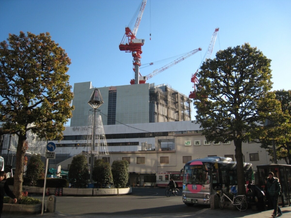 工事中の北口を見る