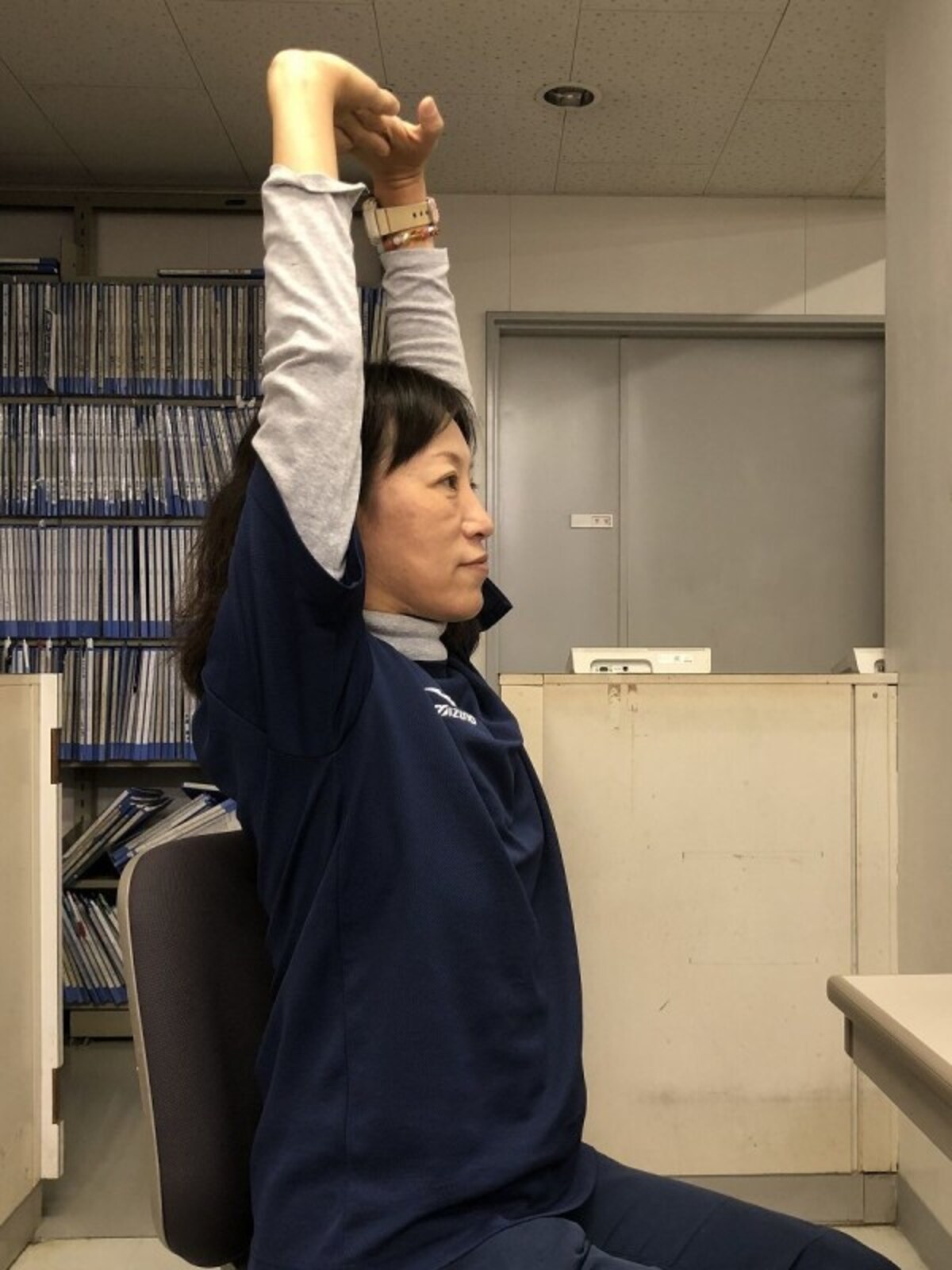 背伸び