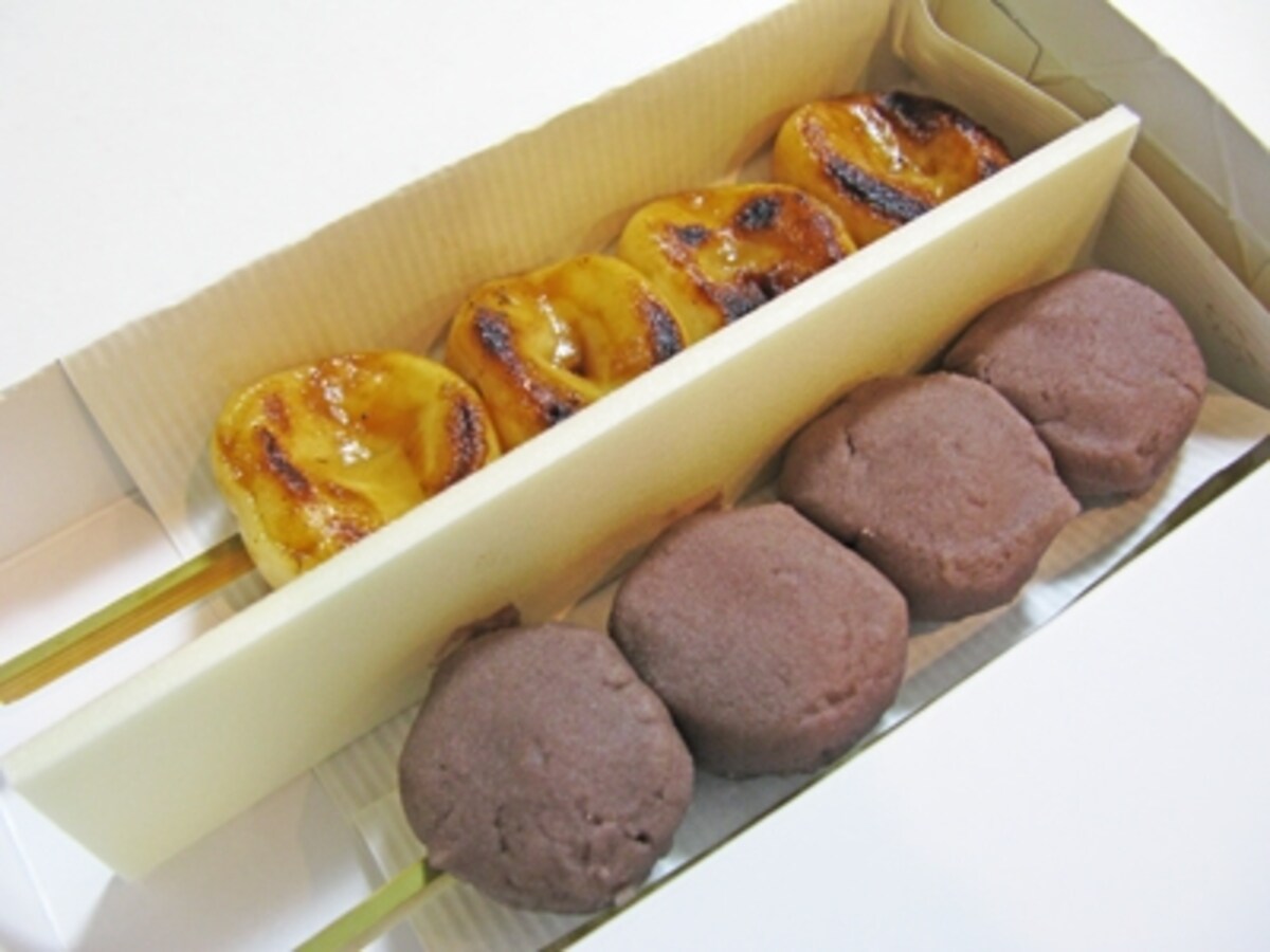 お土産の焼き団子は温め直すと一層美味しい。
