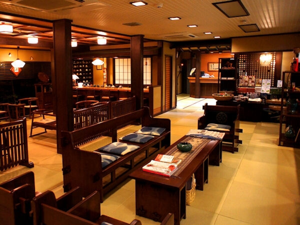 岩井屋館内