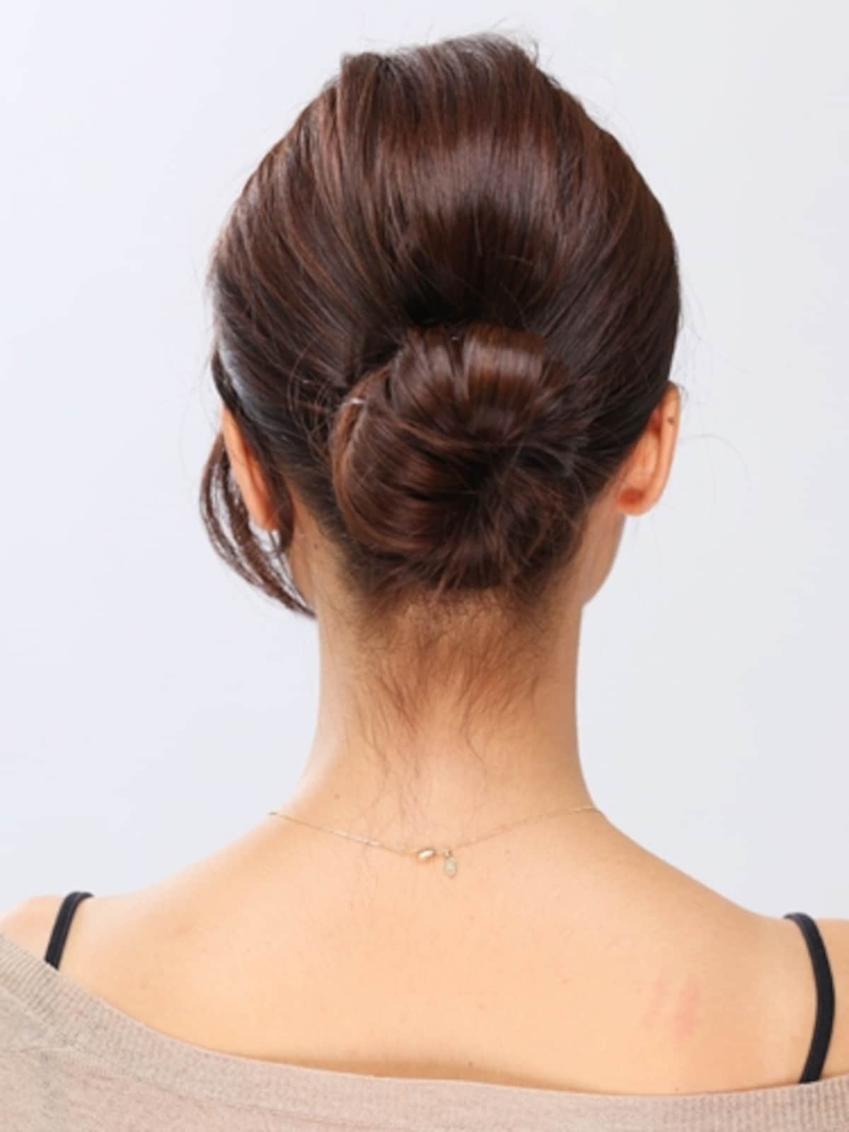 シニヨンの基本の作り方・簡単ヘアアレンジやり方